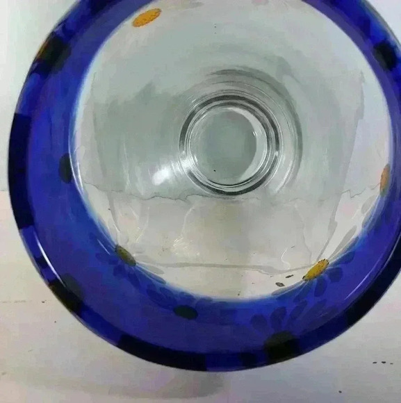 Hand painted art glass vase. Cobalt blue and clear glass with raised daisies. - Picture 3 of 5
